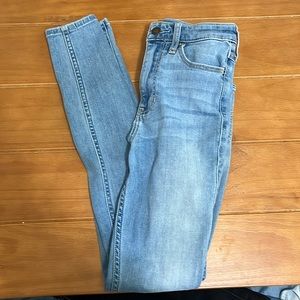 Hollister, ultra high-rise super skinny, excellent condition size 00 w23 L30